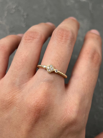 Anillo lucky clover con swarovski blanco 1.9gr / Talla 5 1/2 / Oro Amarillo Nac M