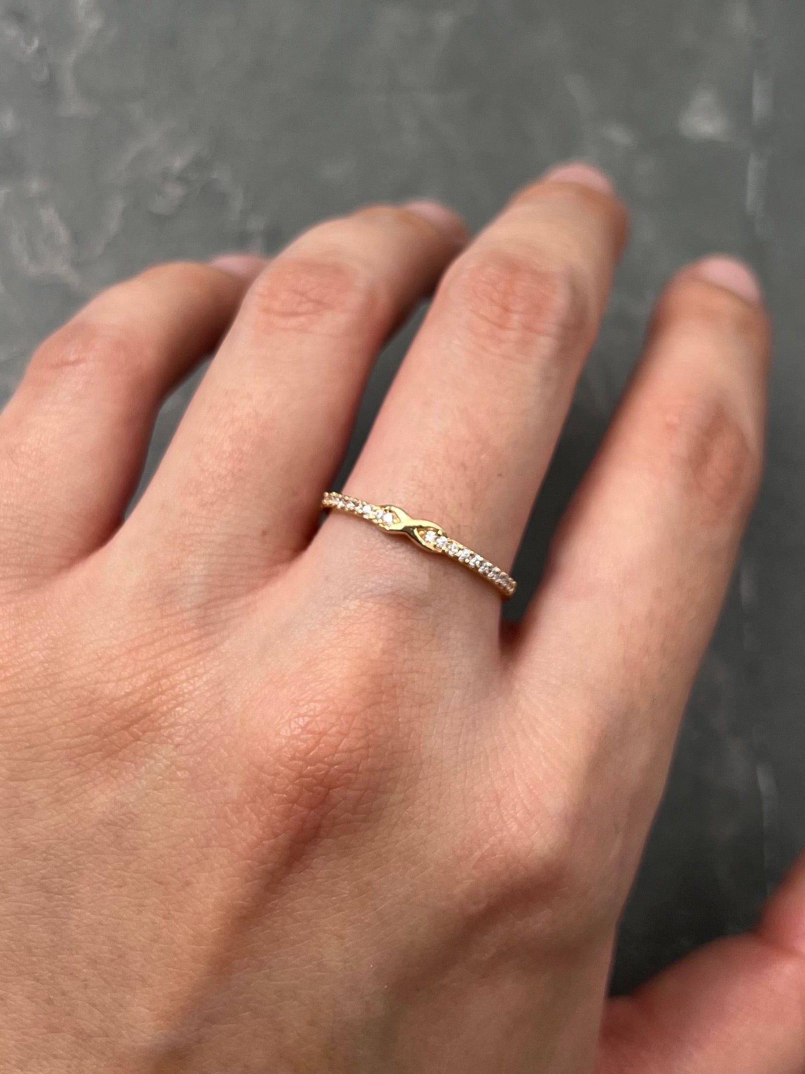 Anillo de infinito con swarovski blanco 1.25gr / Talla 7 1/ 4 / Oro Amarillo Nac B