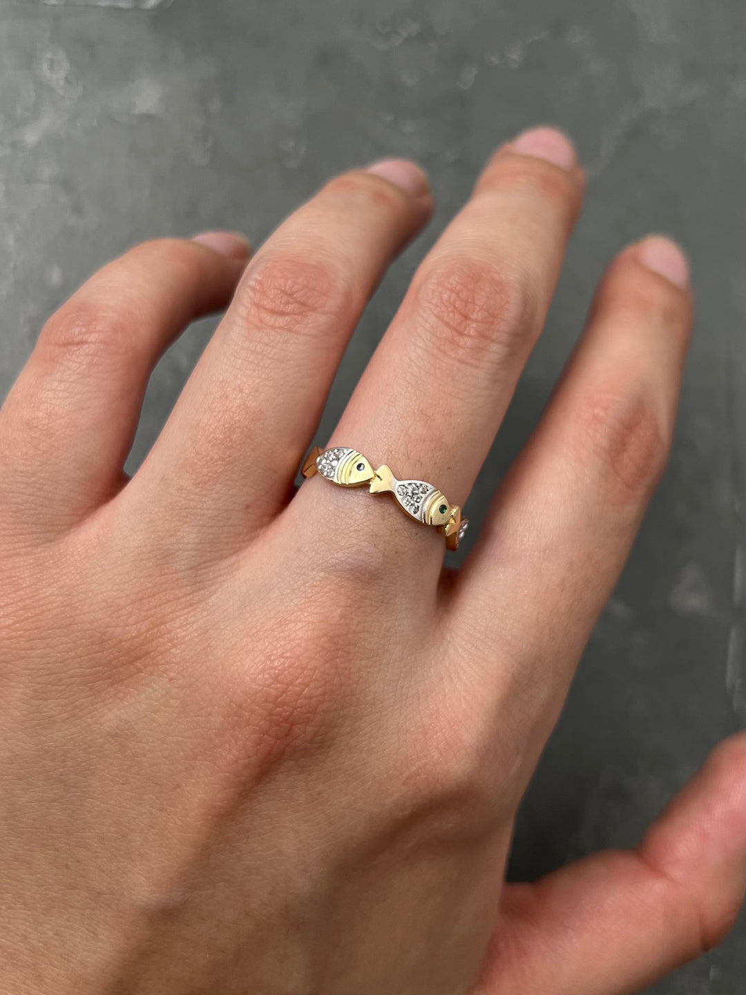 Anillo peces con swarovski multicolor 2.1gr / Talla 7 1/4 — Oro Amarillo