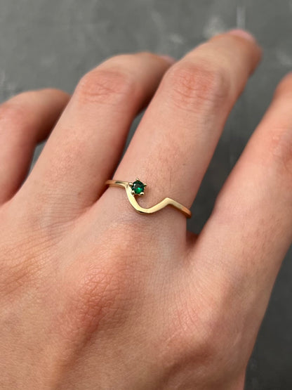 Anillo con swarovski verde 1.25gr / Talla 6 / Oro Amarillo Nac M