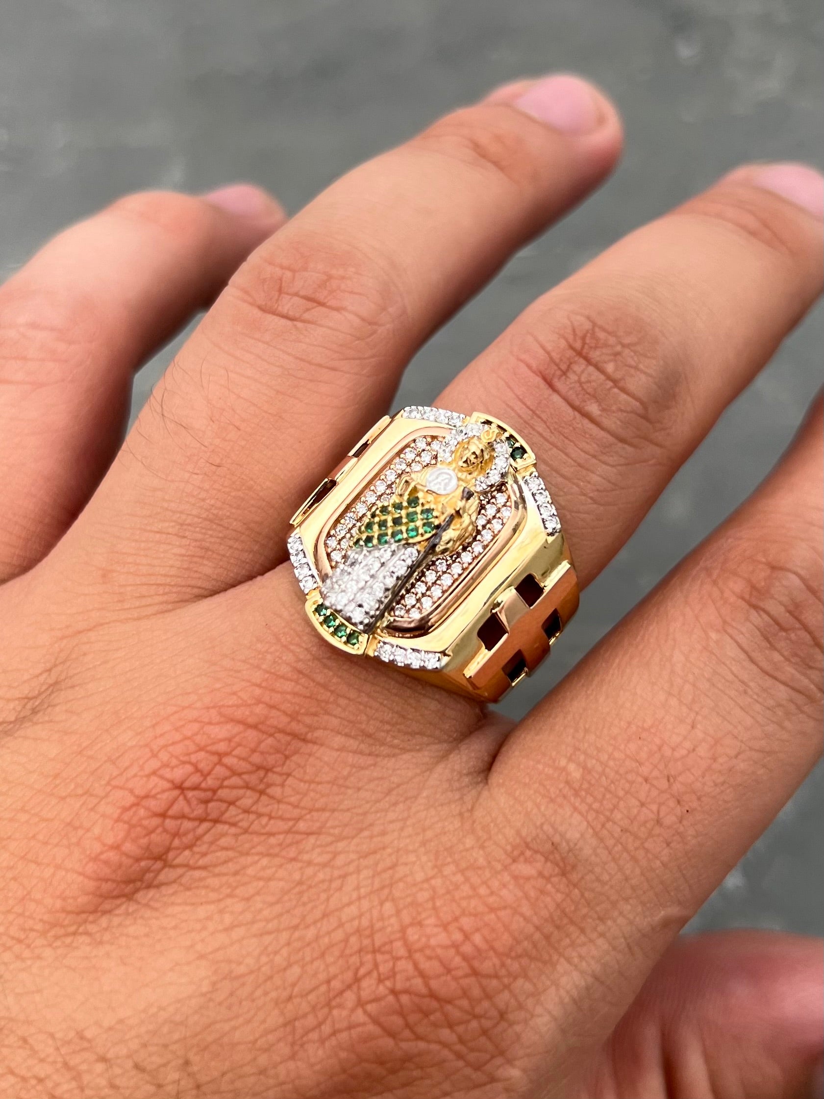 Anillo san judas tadeo con swarovski verde y blanco 12.85gr / Talla 9 1/2 / Dos Oros Nac M