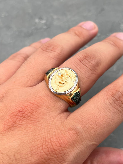 Anillo dragon con swarovski verde y blanco 9.3gr / Talla 12 1/4 / Oro Amarillo Nac B