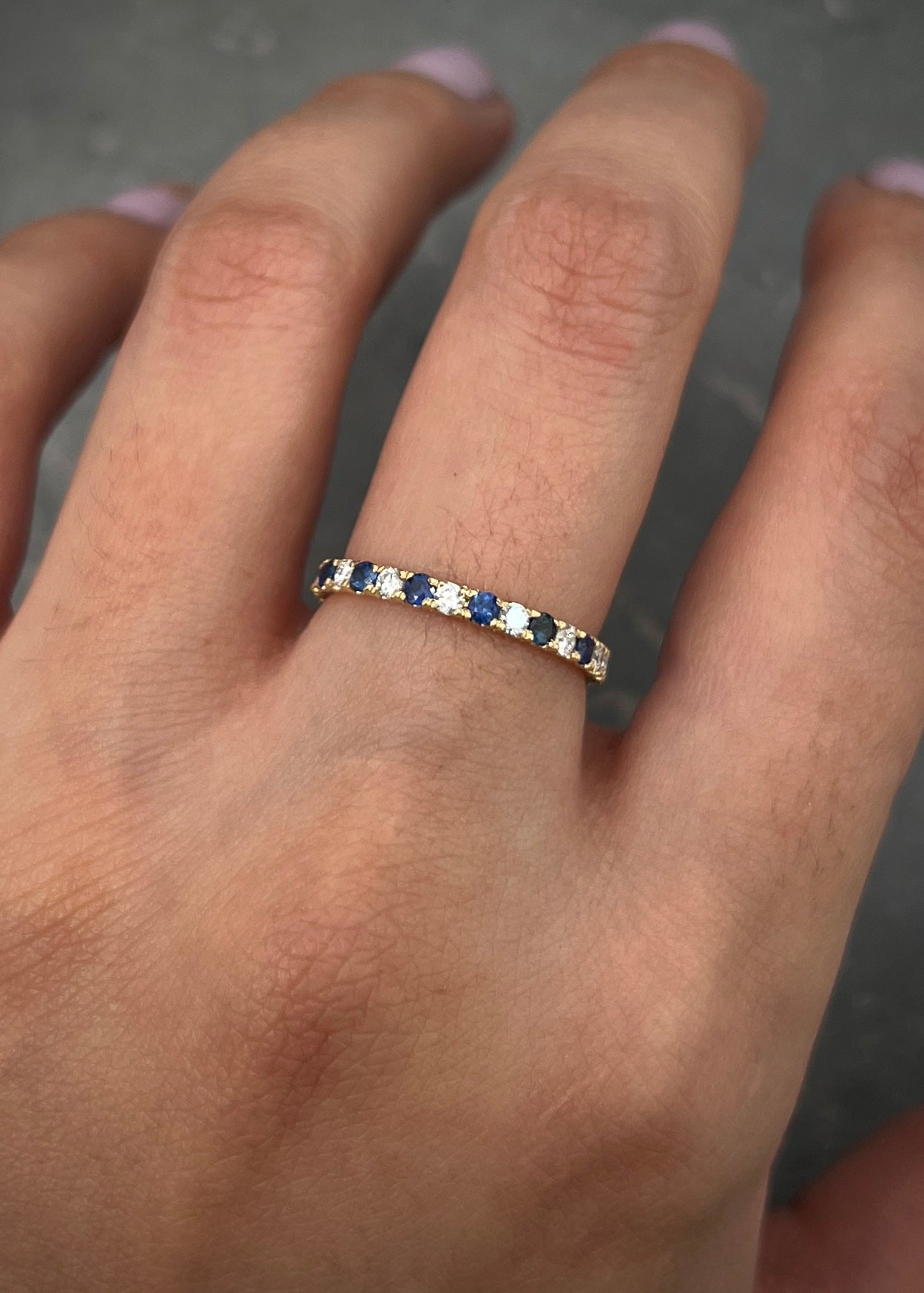 Anillo con 41pts de diamantes y 55pts de zafiro 1.25gr / TALLA 5 3/4 / Oro Amarillo (Joya) M