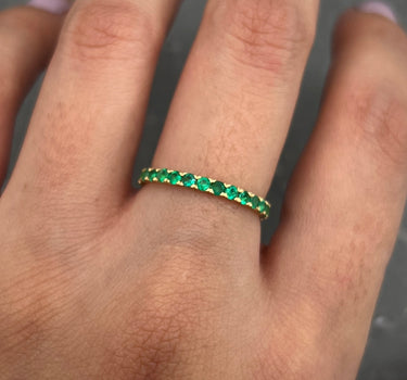 Anillo con 69pts de esmeralda 1.1gr / TALLA 5 1/4 / Oro Amarillo (Joya) P