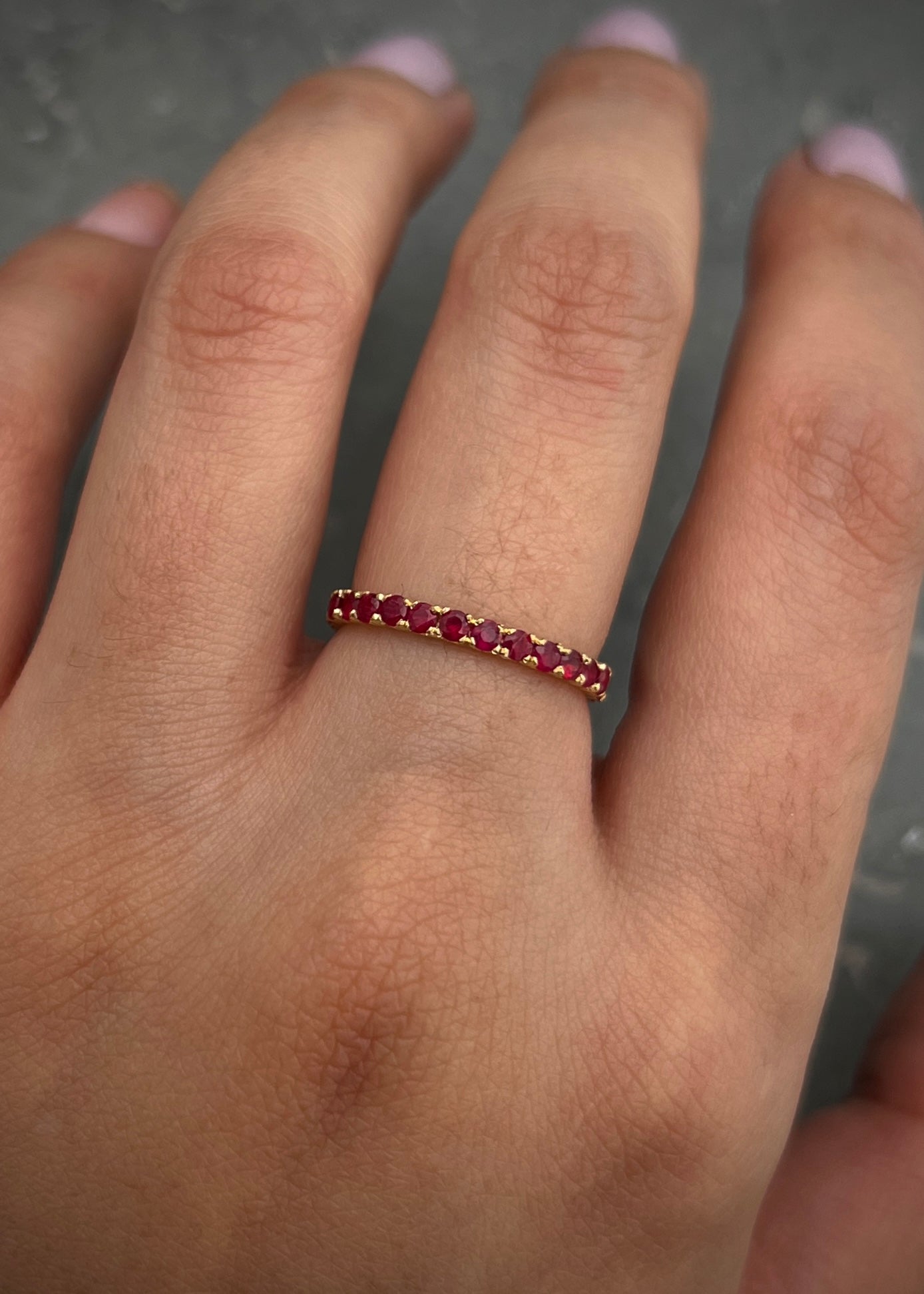 Anillo con 90pts de rubie 1.25gr / TALLA 5 / Oro Amarillo (Joya) P