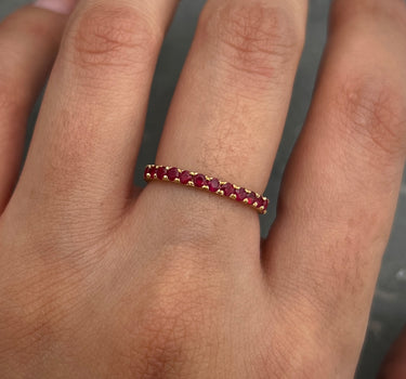 Anillo con 90pts de rubie 1.25gr / TALLA 5 / Oro Amarillo (Joya) P