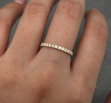 Anillo con 58pts de diamantes 1.2gr / TALLA 5 1/2 / Oro Amarillo (Joya) B