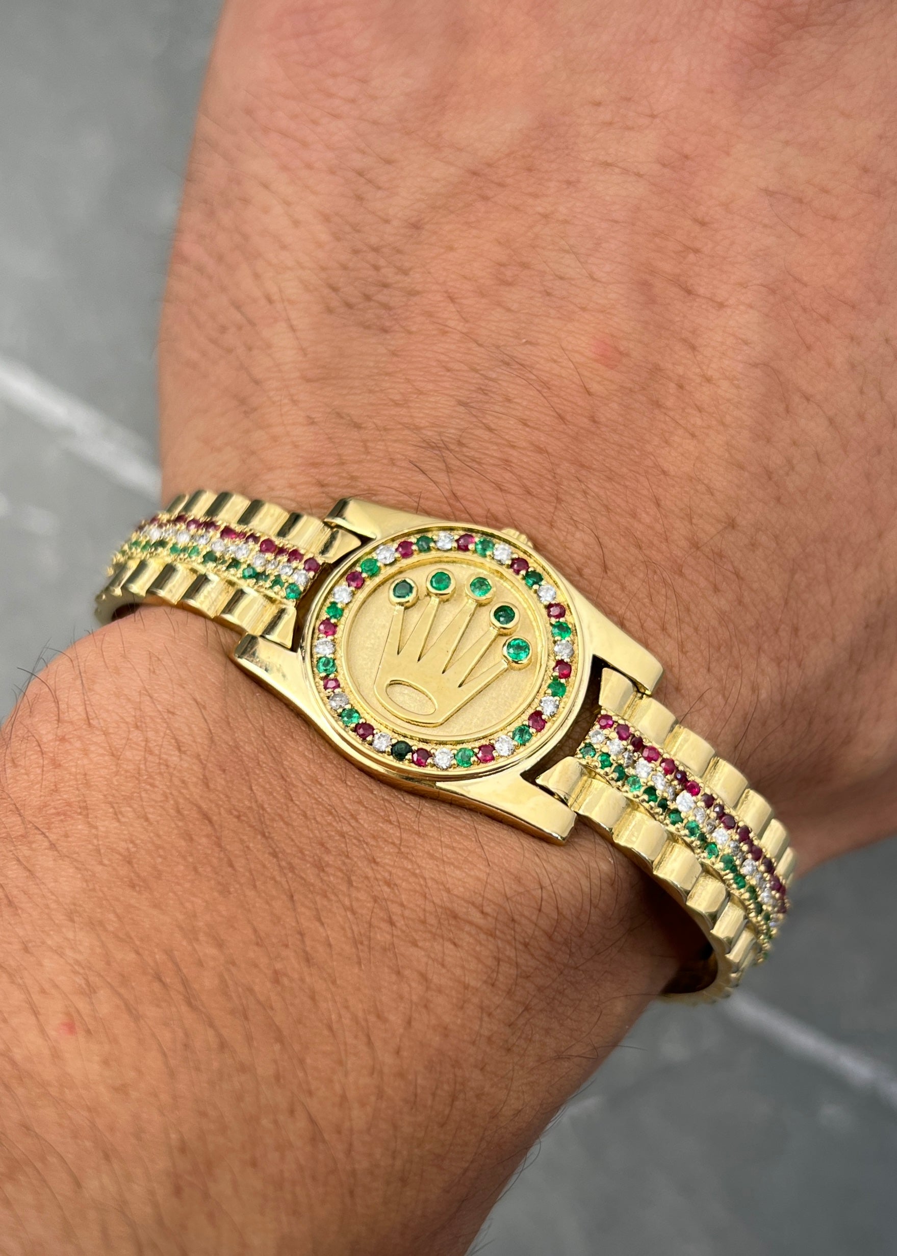 Pulso rx con 211pts de esmeraldas / diamantes / rubies 57.8gr / Largo 18.5cm / Oro Amarillo (Joya) M