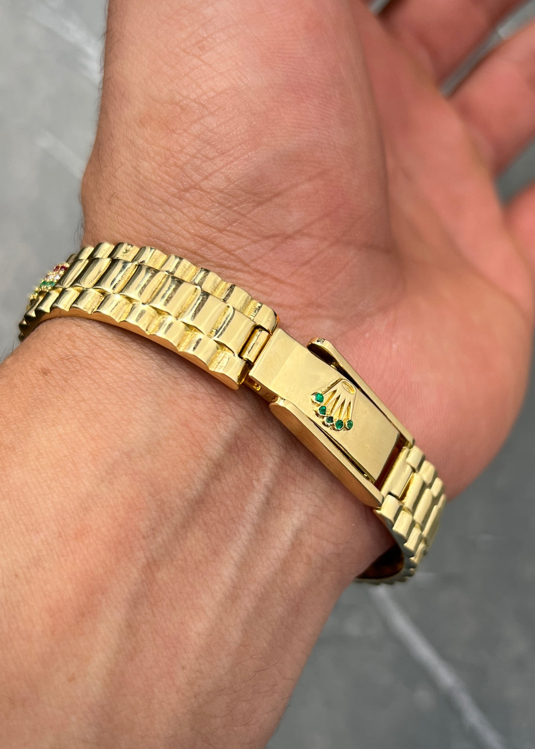 Pulso rx con 211pts de esmeraldas / diamantes / rubies 57.8gr / Largo 18.5cm / Oro Amarillo (Joya) M