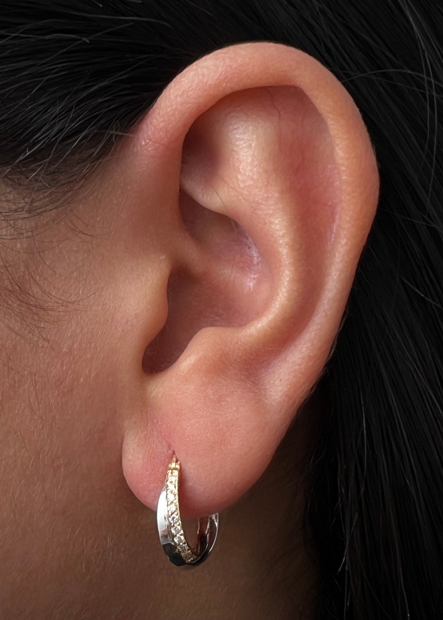Candongas con 16pts de diamante blanco 4.6gr / Largo 1.6cm / Dos Oros (Joya) M