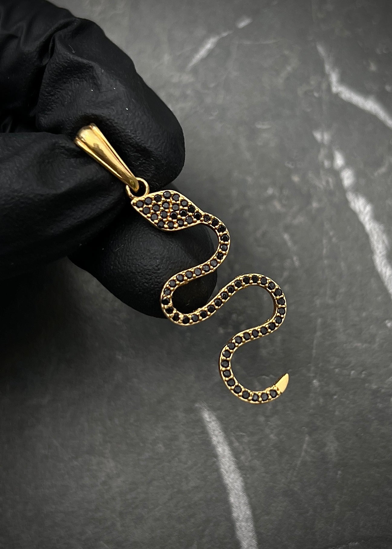 Dije de serpiente 2.2gr / 4cm / Oro Amarillo Nac M