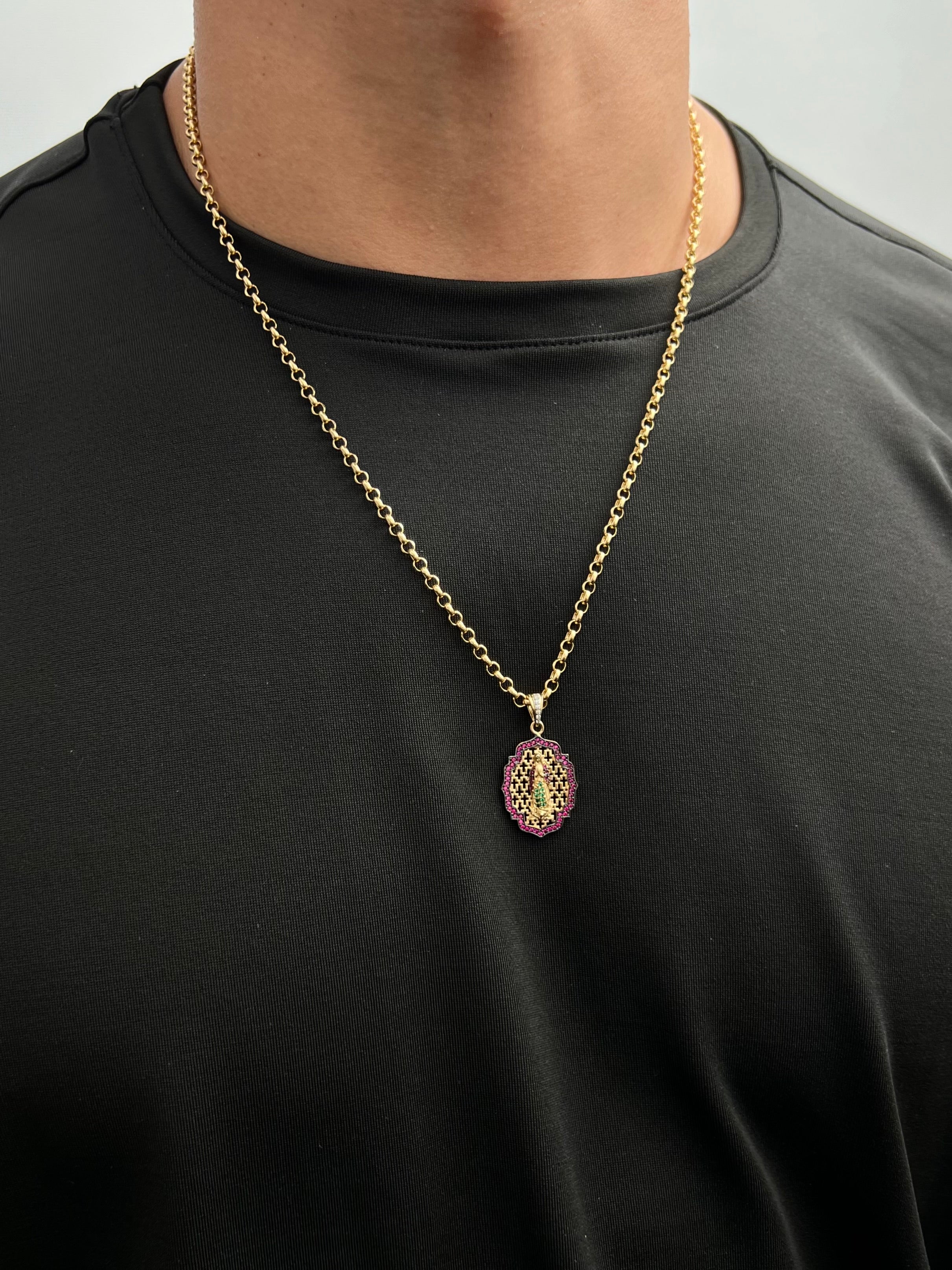 Dije virgen de guadalupe con swarovski fucsia 3.5gr / Largo 3.3cm / Oro Amarillo Nac M