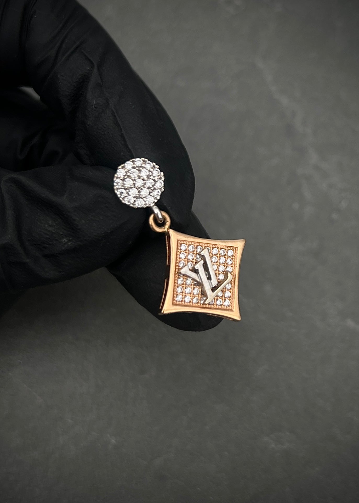 Dije de LV 3.05gr / 3cm / Dos Oros Nac B