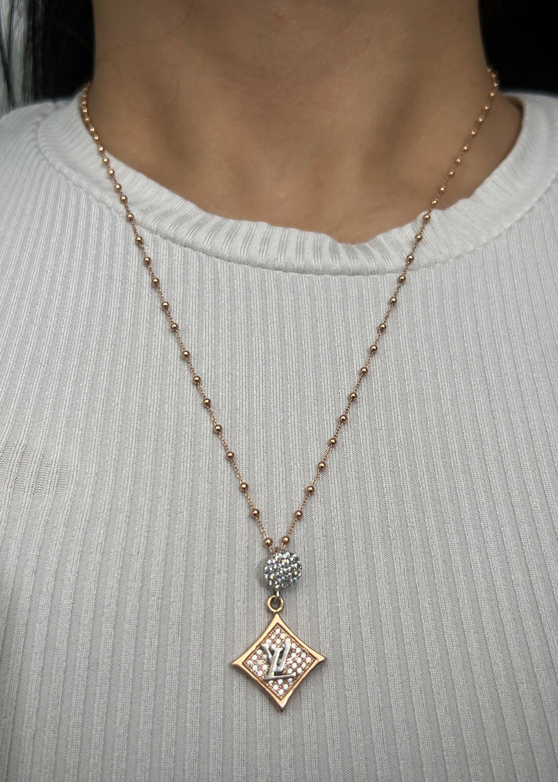 Dije de LV 3.05gr / 3cm / Dos Oros Nac B