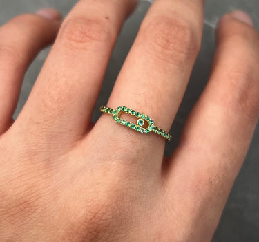 Anillo con 21pts de esmeraldas 1.3gr / TALLA 5 3/4 / Oro Amarillo (Joya) M
