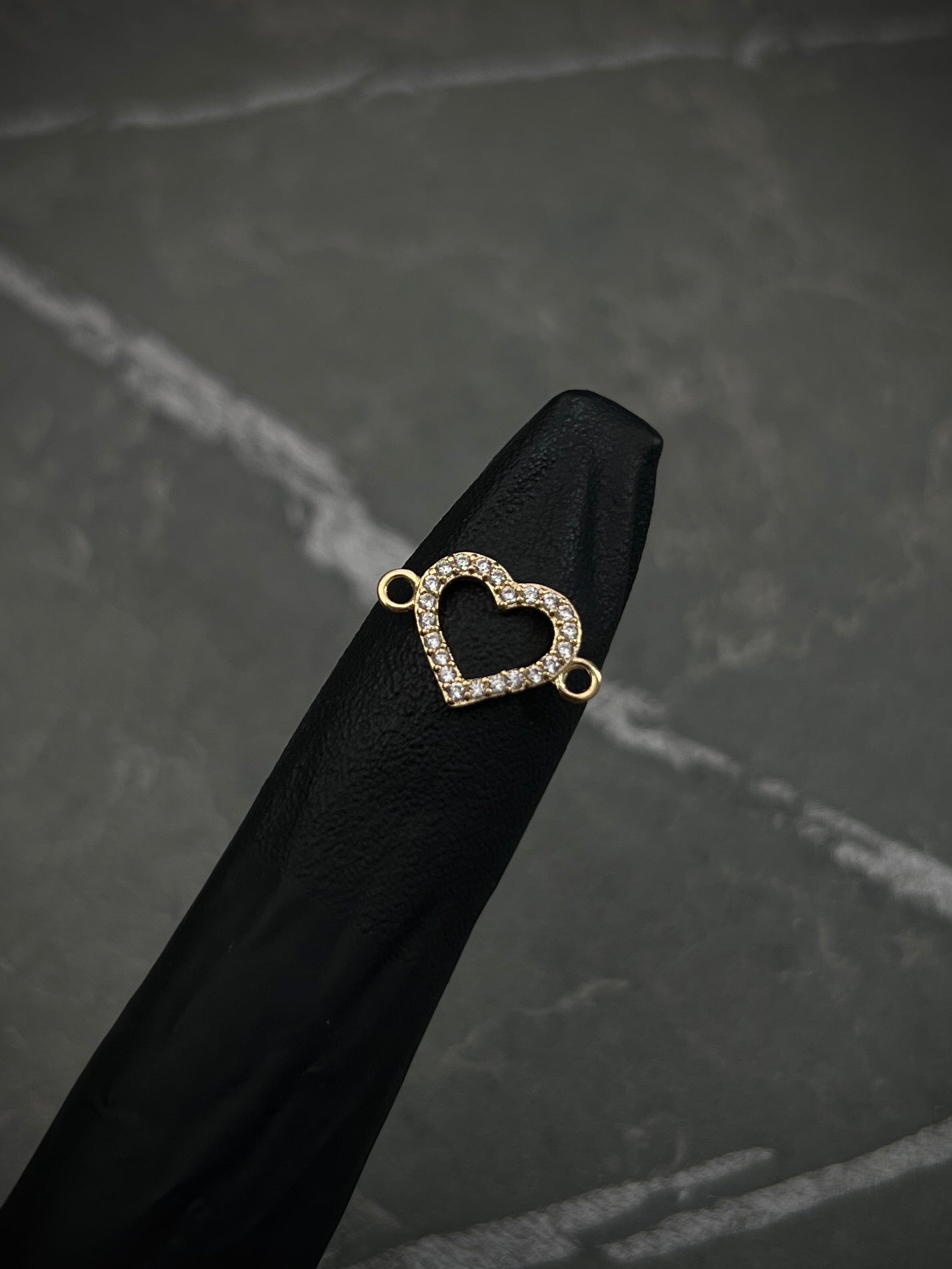 Herraje corazon con swarovski blanco 0.45gr / Largo 1.4cm / Oro Amarillo Nac B