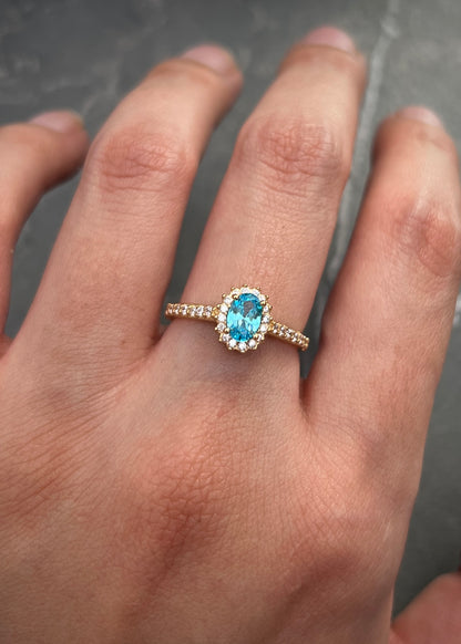 Solitario ovalado con swarovski azul y blanco 2.25gr / Talla 5 1/2 / Oro Amarillo Nac B