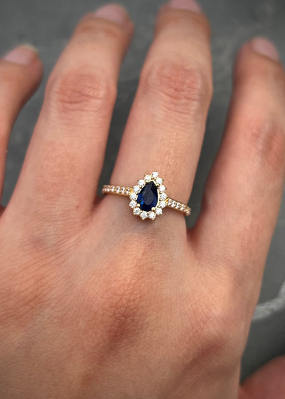 Solitario gota con swarovski azul y blanco 2.2gr / Talla 5 1/4 / Oro Amarillo Nac B