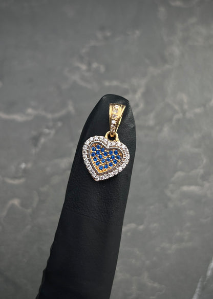 Dije corazon con swarovski blanco y azul  1.6gr / Largo 1.8cm / Oro Amarillo Nac B