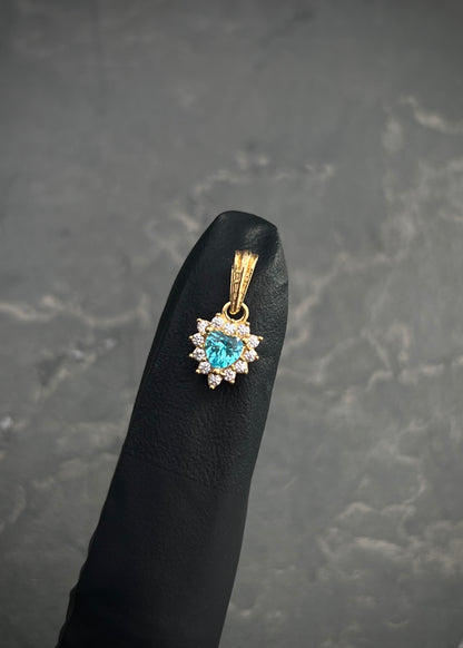 Dije corazon con swarovski azul y blanco 1.2gr / Largo 1.4cm / Oro Amarillo Nac B