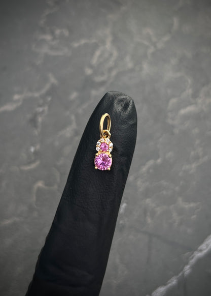 Dije con swarovski rosado y blanco 0.6gr / Largo 1.3cm / Oro Amarillo Nac B