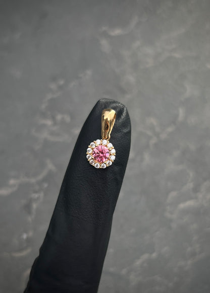 Dije flor con swarovski rosado y blanco 0.9gr / Largo 1.3cm / Oro Amarillo Nac B