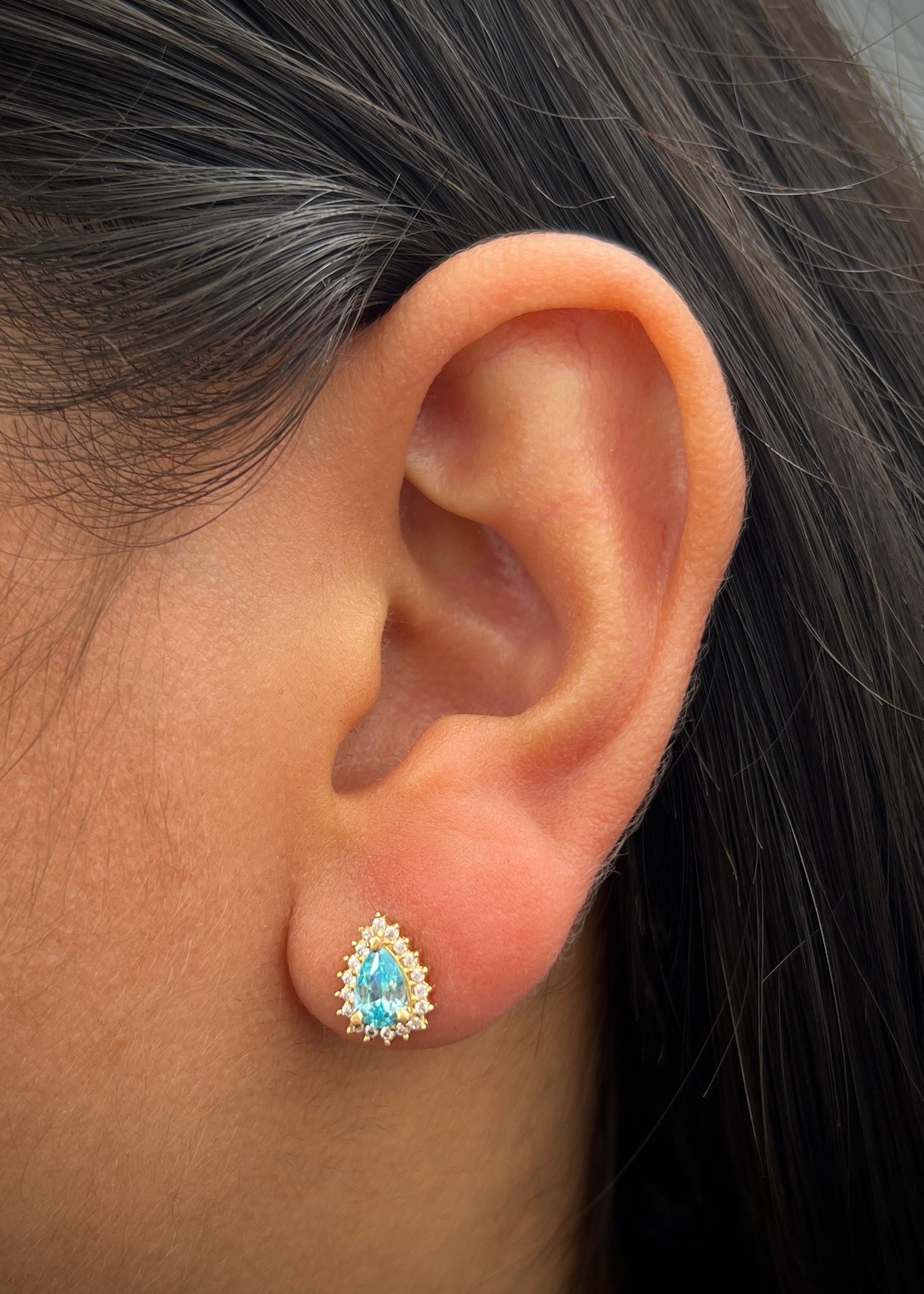 Topos gota con swarovski azul y blanco 2gr / Largo 1cm / Oro Amarillo Nac B