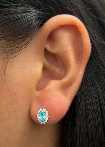 Topos ovalado con swarovski azul y blanco 1.55gr / Largo 0.8cm / Oro Amarillo Nac B