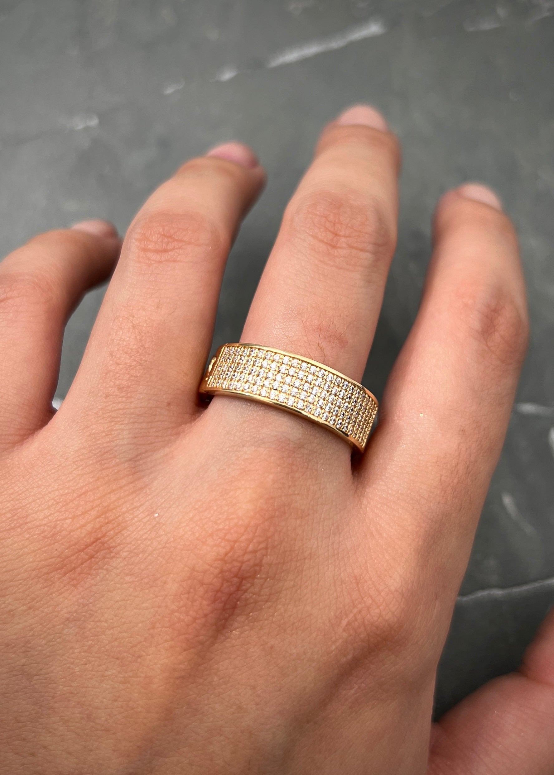 Anillo cubano con swarovski blanco 6.25gr / TALLA 11 1/4 / Oro Amarillo Nac M