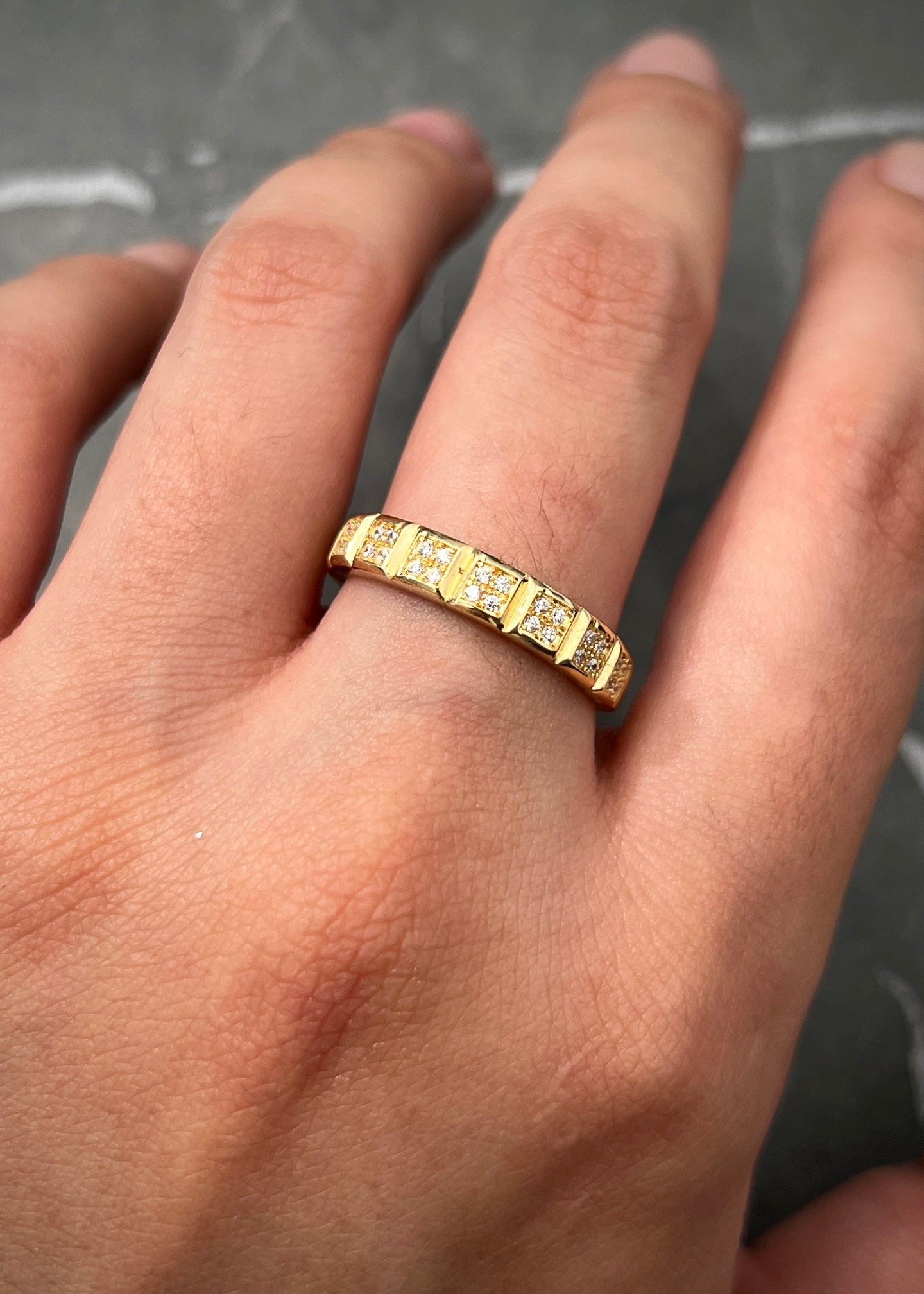 Anillo con swarovski blanco 3gr / TALLA 7 1/2 / Oro Amarillo Nac B
