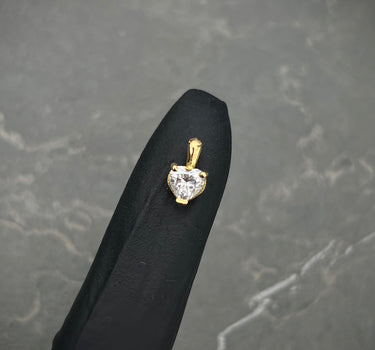 Dije corazon con 48pts de moissanita 0.7gr / Largo 1cm / Oro Amarillo (Joya) B