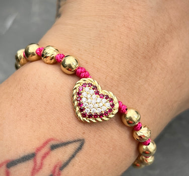 Pulsera de hilo fucsia con herraje de corazon y bolas lisas y diamantadas 4.35gr / Oro Amarillo (Joya) M