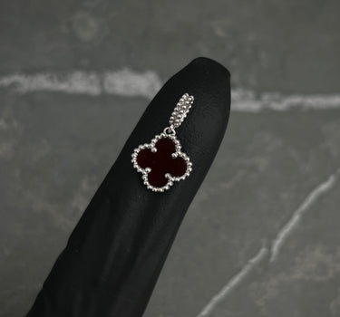 Dije Lucky Clover COn Piedra Roja 1.1gr / Largo 1.6cm / Oro Blanco Nac B
