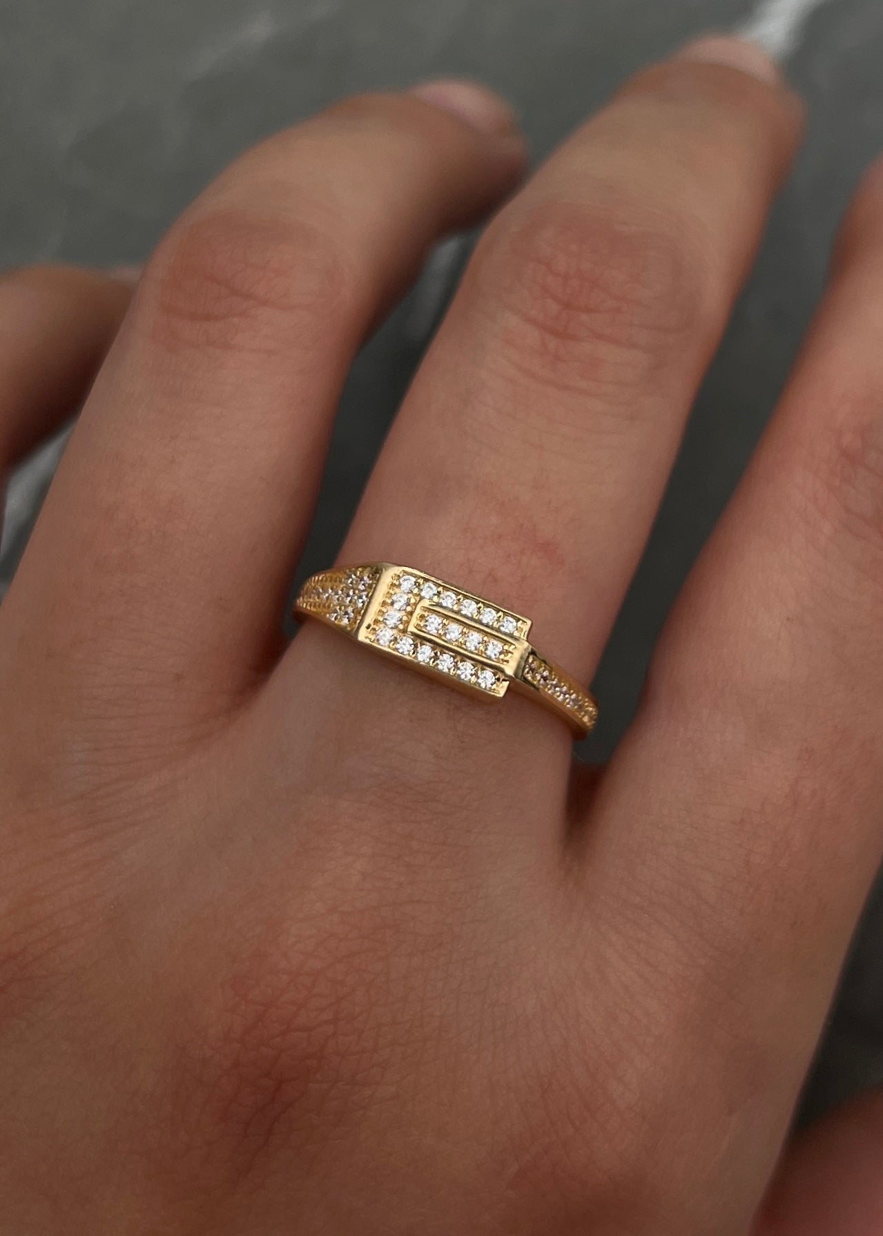 Anillo con swarovski blanco 2.4gr / TALLA 7 / Oro Amarillo Nac M
