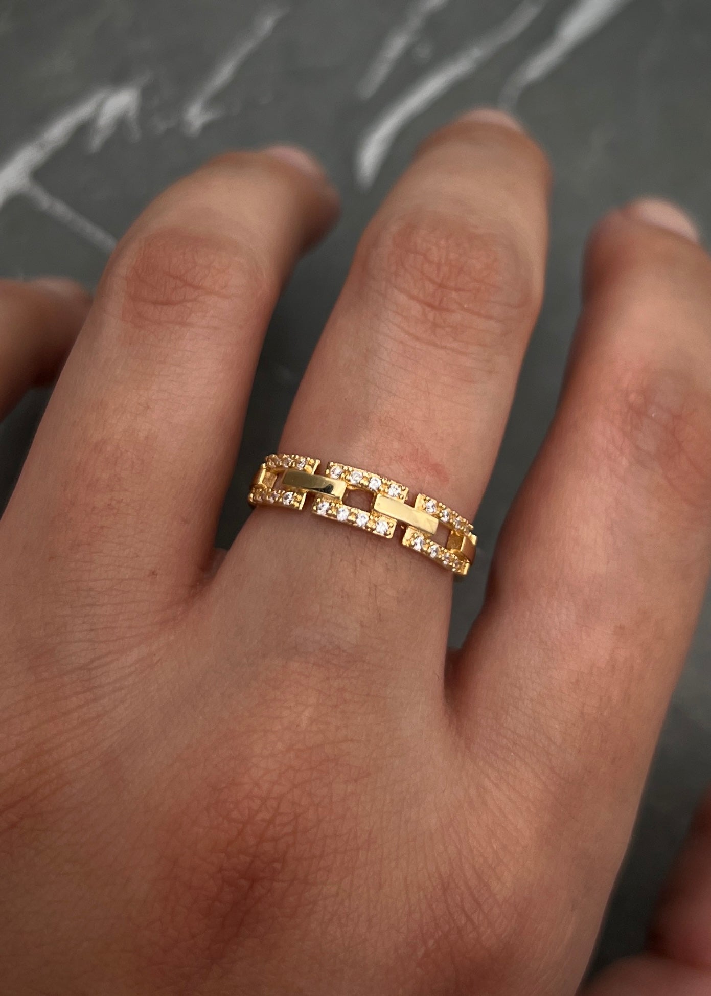Anillo con swarovski blanco 2.6gr / TALLA 6 3/4 / Oro Amarillo Nac B