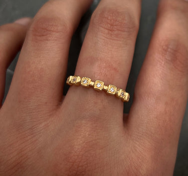 Anillo con swarovski blanco 1.75gr / TALLA 7 1/4 / Oro Amarillo Nac P