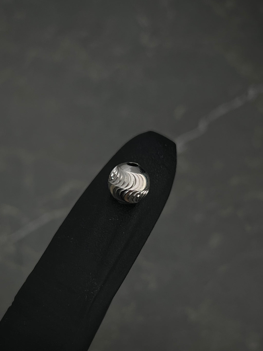 Bolas Diamantado Luna 0.5gr / Largo 0.8cm — Oro Blanco