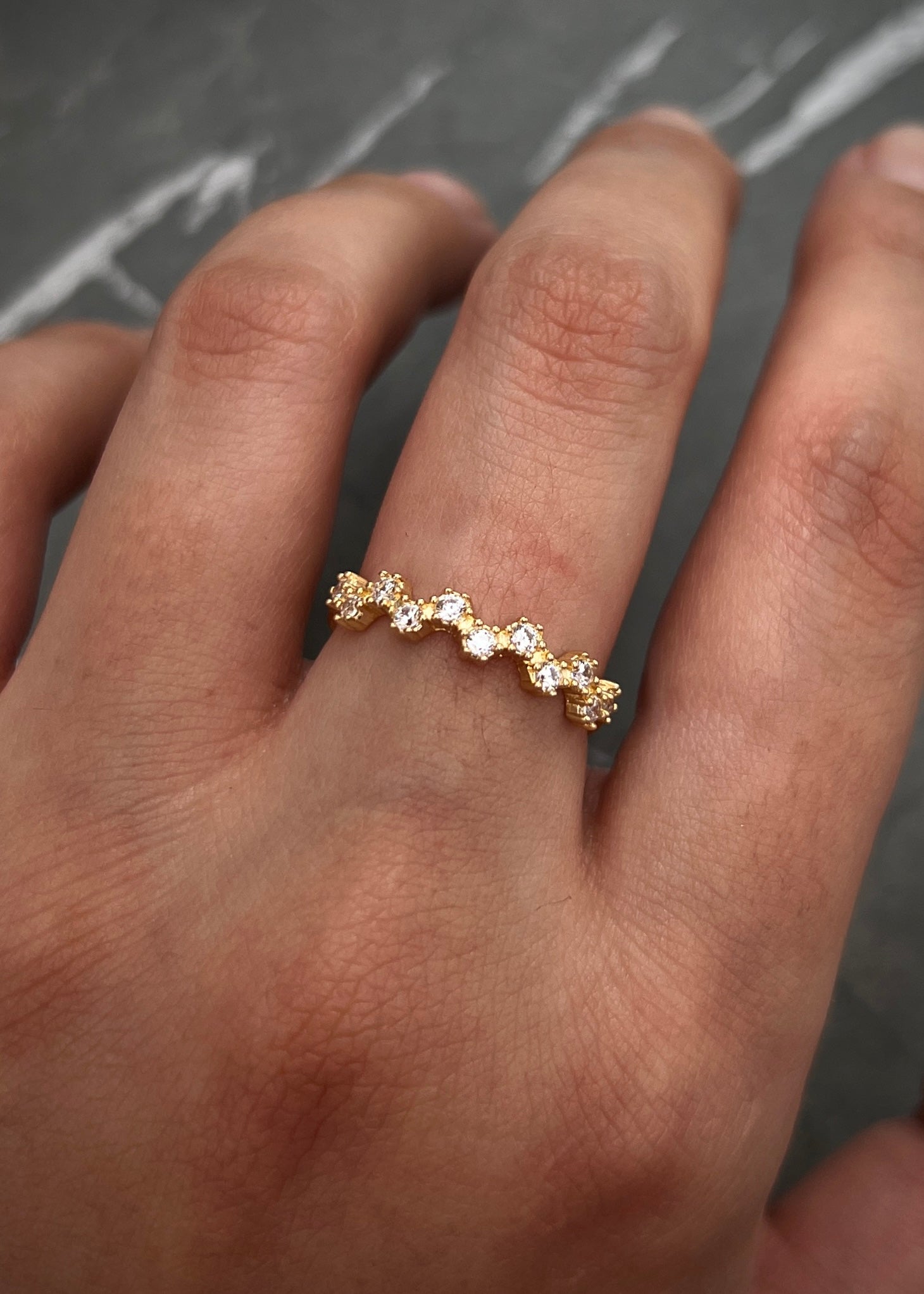 Anillo con swarovski blanco 1.85gr / TALLA 6 1/4 / Oro Amarillo Nac B