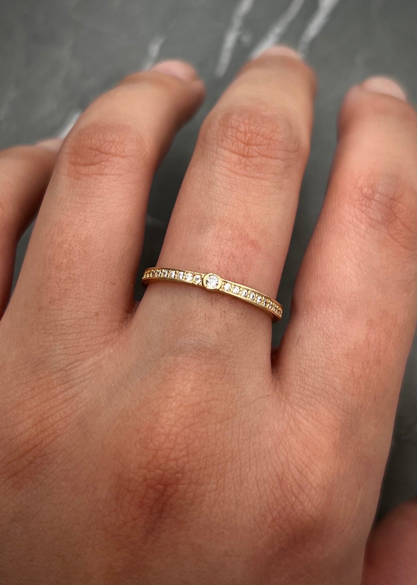 Anillo con swarovski blanco 1.25gr / TALLA 6 1/2 / Oro Amarillo Nac P