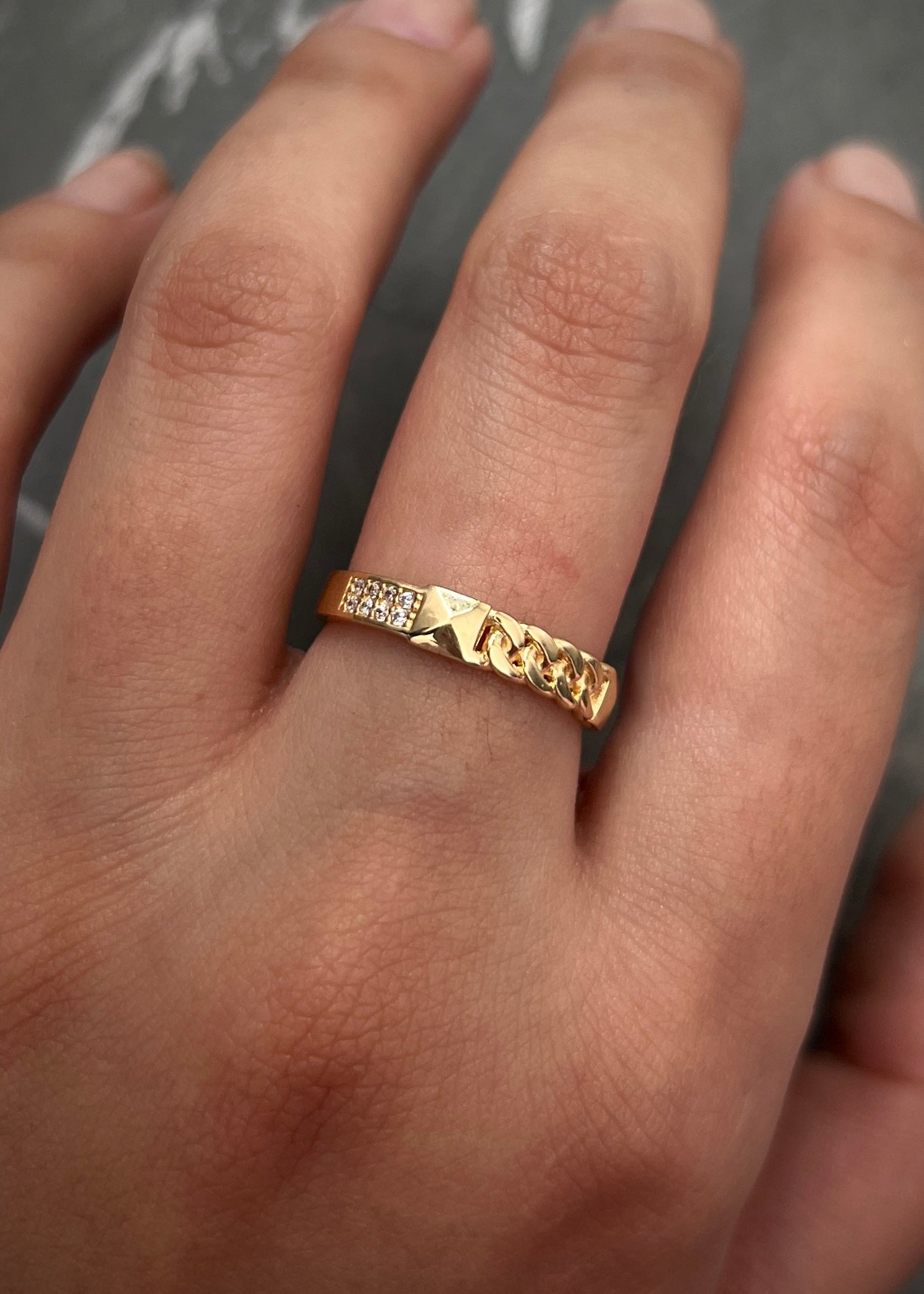 Anillo con swarovski blanco 2.3gr / TALLA 6 1/4 / Oro Amarillo Nac B