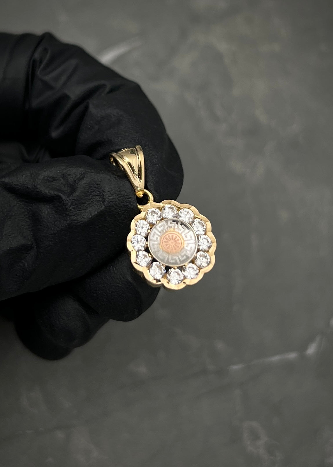 Dije flor con swarovski blanco 2.45gr / Largo 2.2cm / Oro Amarillo italy +3 B