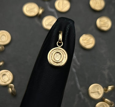Dije MEdalla De LEtra O 0.35gr / Largo 1.4cm / Oro Amarillo Nac B