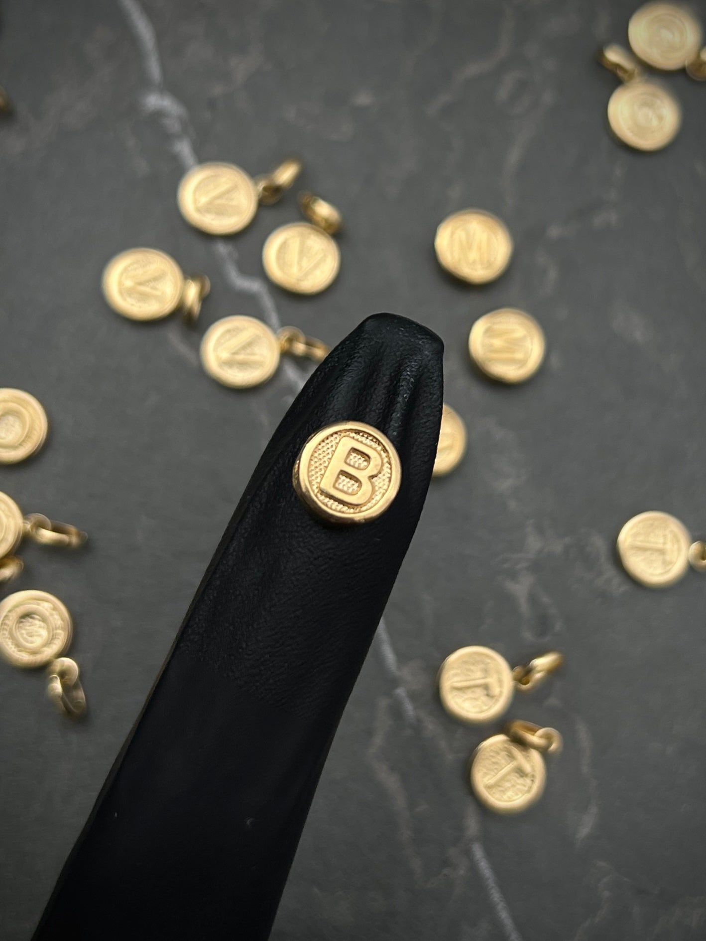 Herraje Tambor De LEtra B 0.35gr / Largo 0.8cm — Oro Amarillo