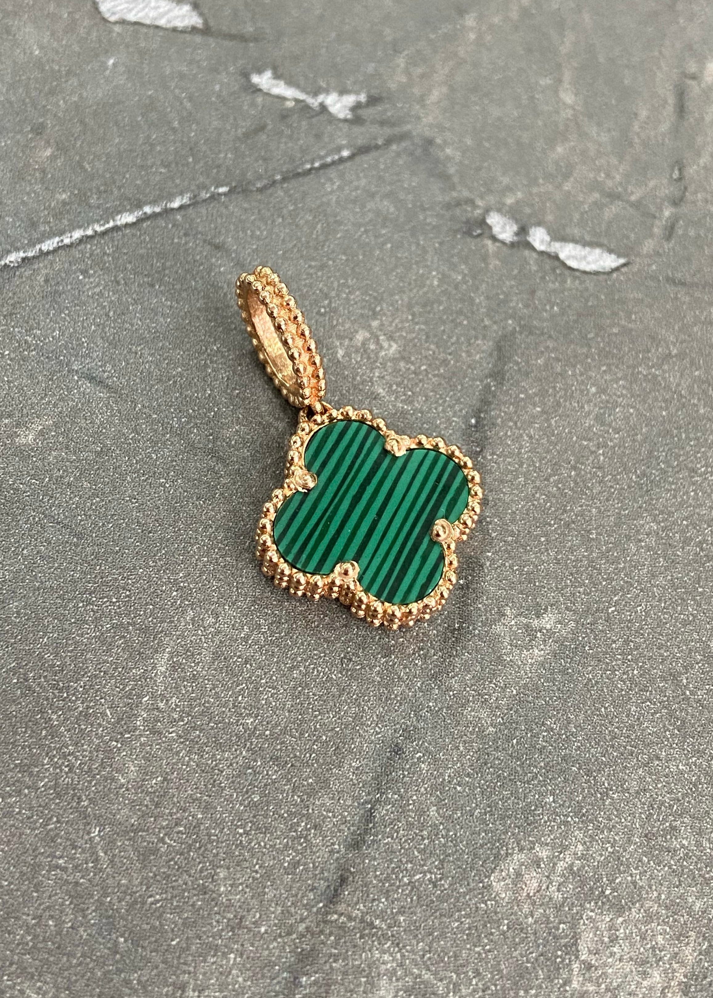 Dije lucky clover piedra verde 1.85gr / Oro Rosado nac P