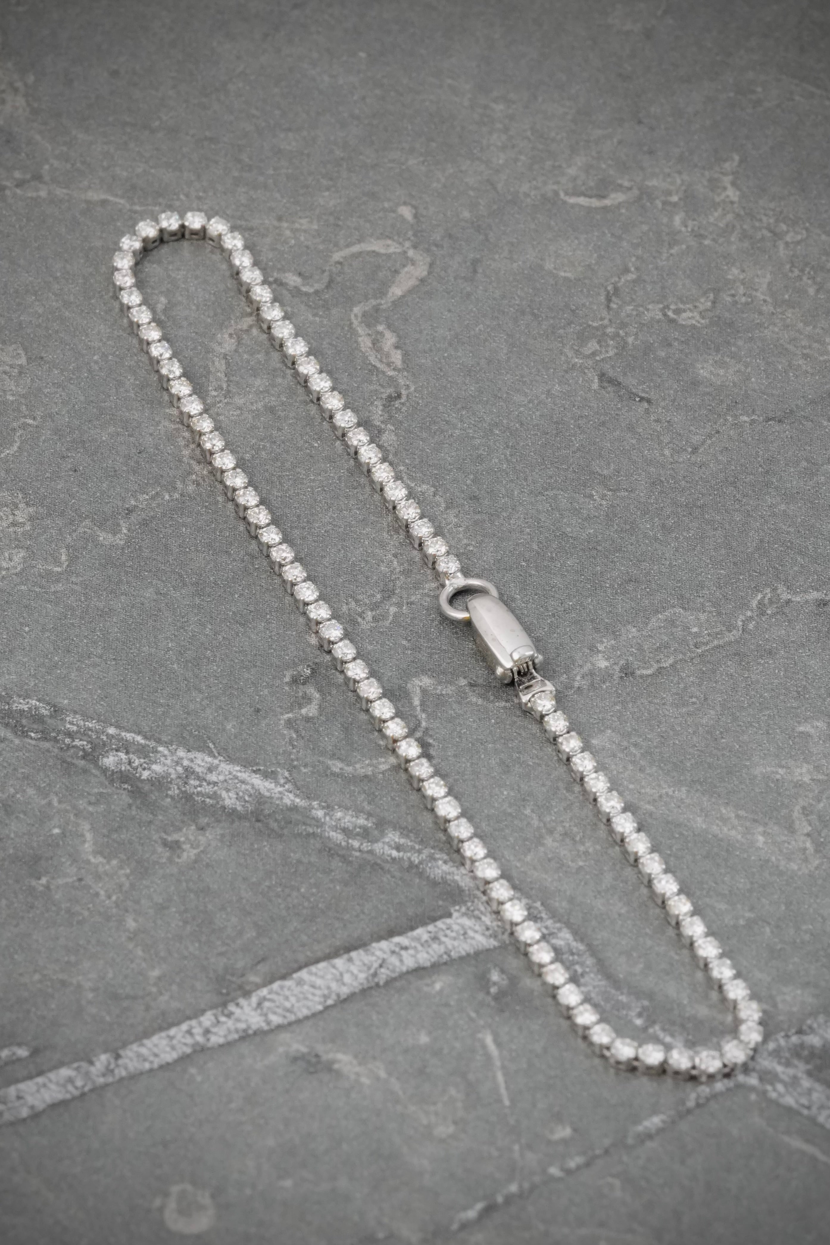 Pulso con 124pts de Diamantes 1.95gr / 17.5cm / 1.6mm — Oro Blanco