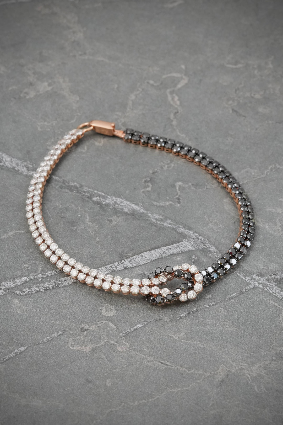Pulso con 418pts de Diamantes 4.3gr / 17cm / 8.3mm — Oro Rosado