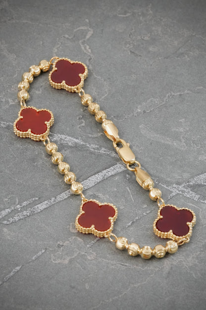 Pulso Lucky Clover Piedra Roja 11.3gr / 19.5cm / 14.2mm — Oro Amarillo