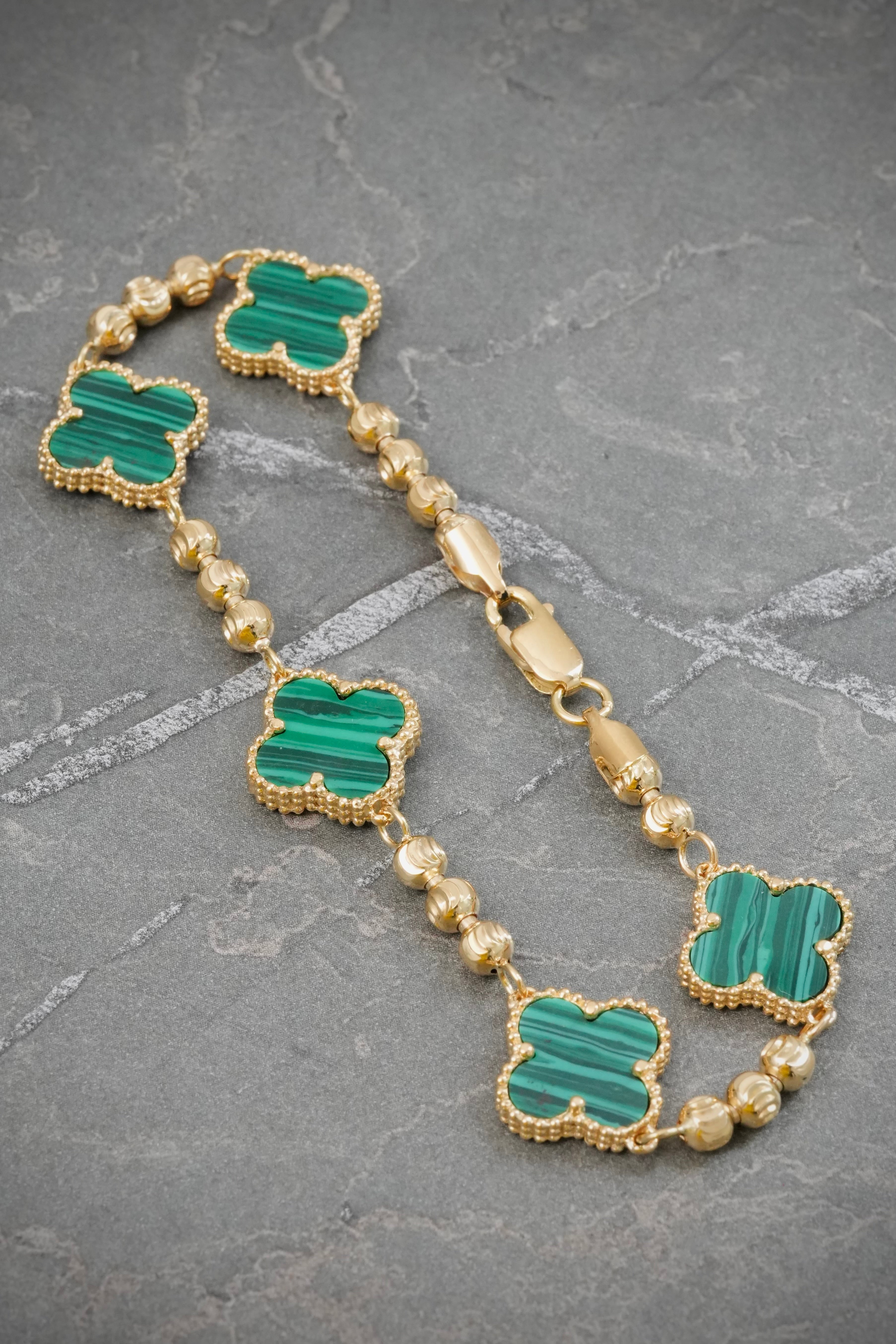 Pulso Lucky Clover Piedra Verde 12.4gr / 20.5cm / 14mm — Oro Amarillo