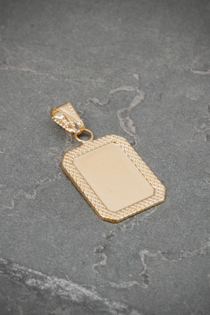 Dije Placa Diamantada 0.65gr / 2.7cm / 14.1mm — Oro Amarillo