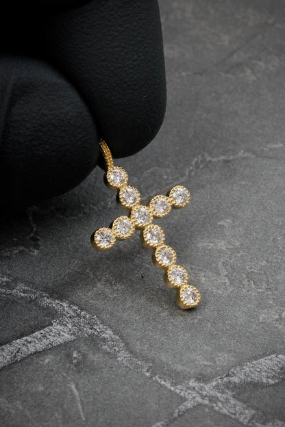 Dije con 43pts de Diamantes 1.2gr / 2.5cm / 15mm — Oro Amarillo